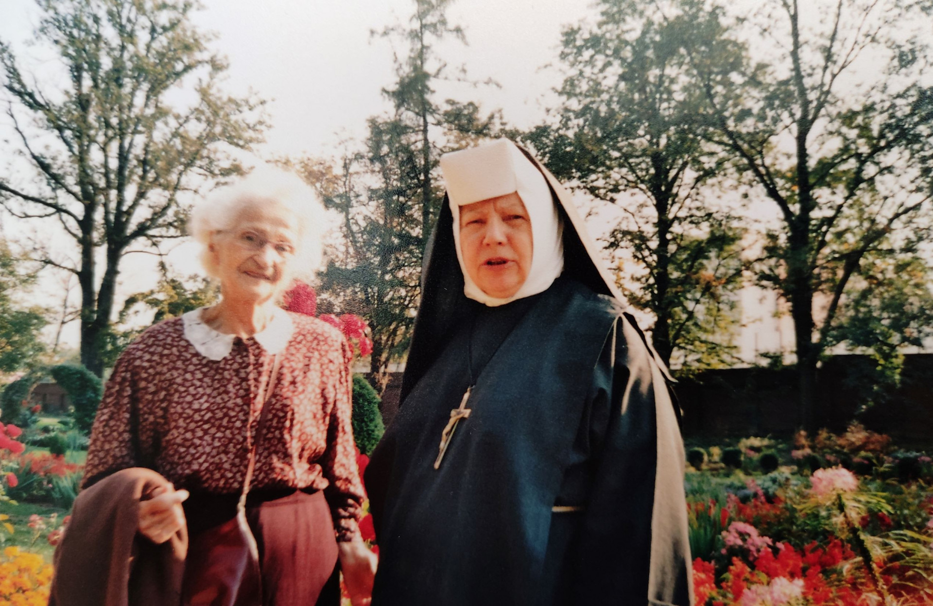 KWIATKI SIOSTRY KONRADKI