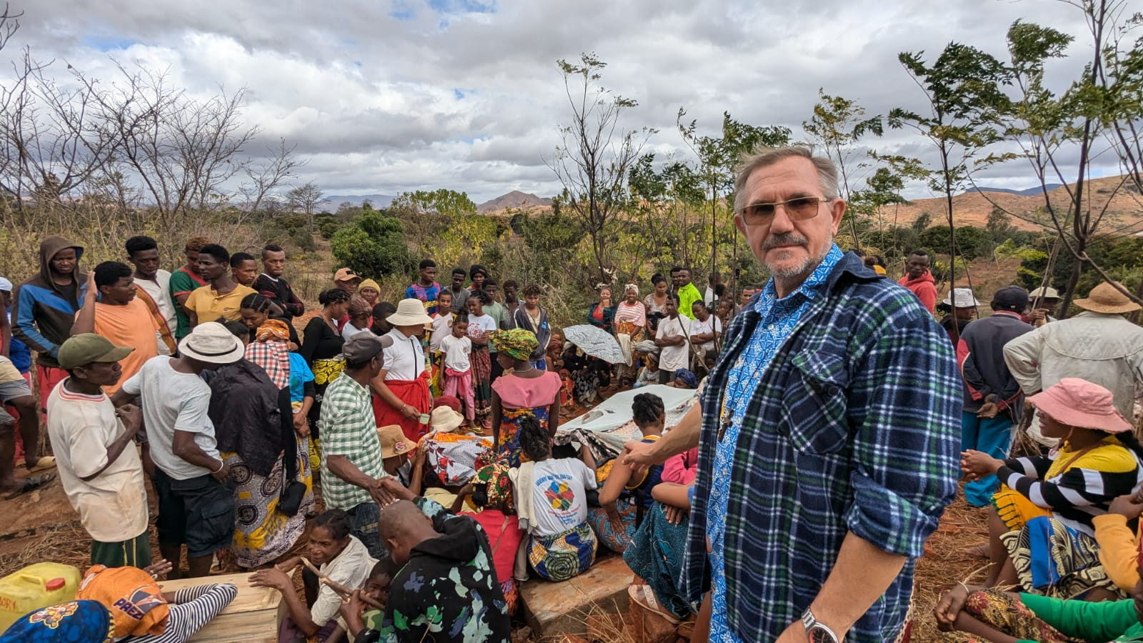Madagaskar w euforii "PRZEWIJANIA ZMARŁYCH"